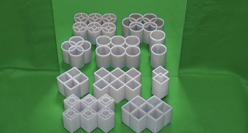 Illustration for article titled Crazy Illusion Somehow Transforms Rectangles Into Circles in the Mirror